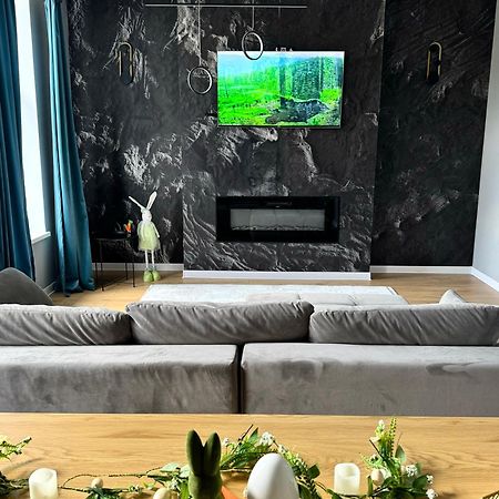 Lv Luxury Apart - One Minute Away From Train Station Predeal Buitenkant foto