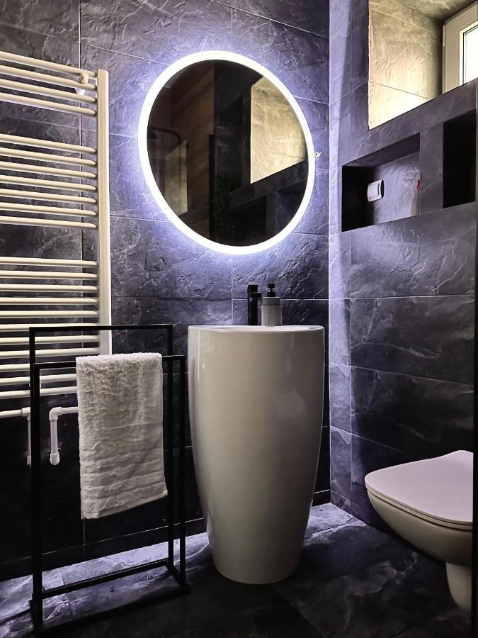 Lv Luxury Apart - One Minute Away From Train Station Predeal Buitenkant foto